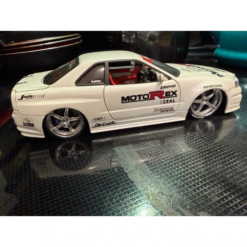 Jada Toys Import Racer Nissan Skyline GT-R R34 White MotoRex 1:24 Diecast Car